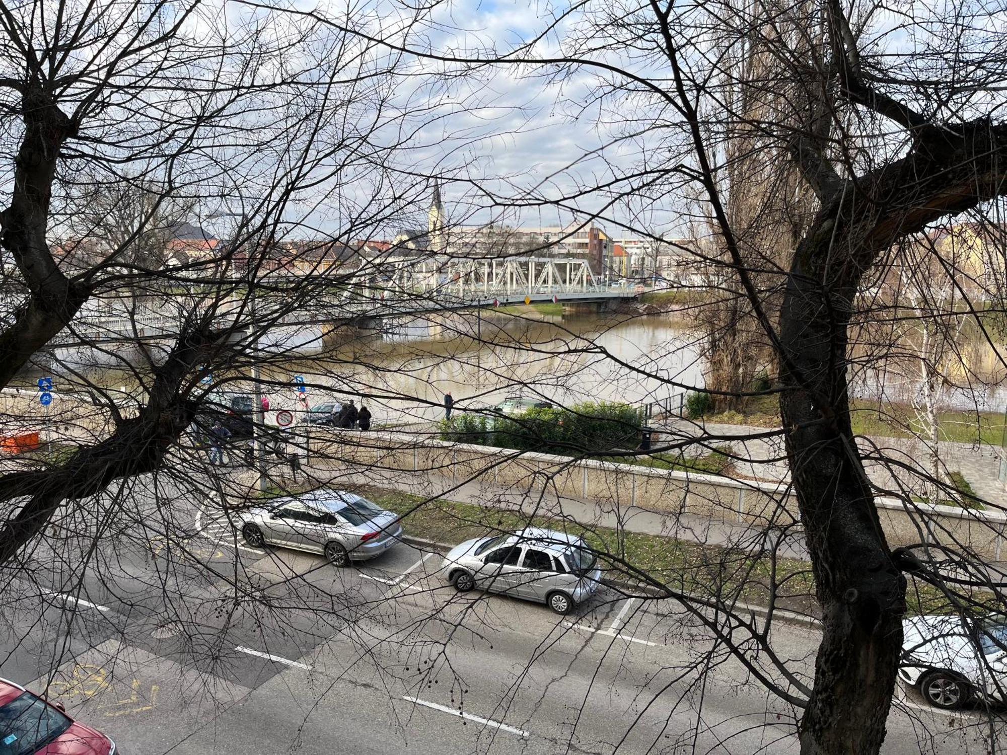River - Free Parking Gyor Ngoại thất bức ảnh